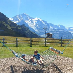 Στο Lauterbrunnen στην Ελβετία με παιδιά